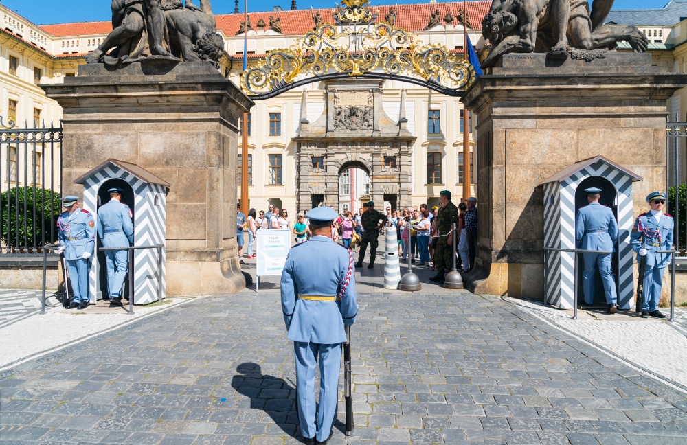 prague-changing-guard